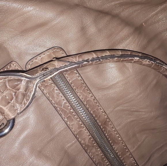 GUESS Purse - Picture 6 of 6